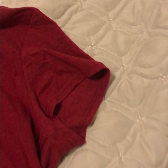 2 shirts they are like red pinkish - Picture 4 of 4